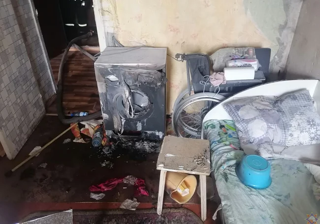В Бобруйске на пожаре в общежитии спасен лежачий инвалид