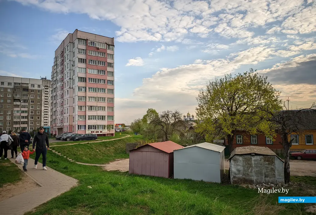 На стыке двух «цивилизаций». Могилев, район Мовчанского и частного сектора в Заднепровье. 24 апреля 2023 года.