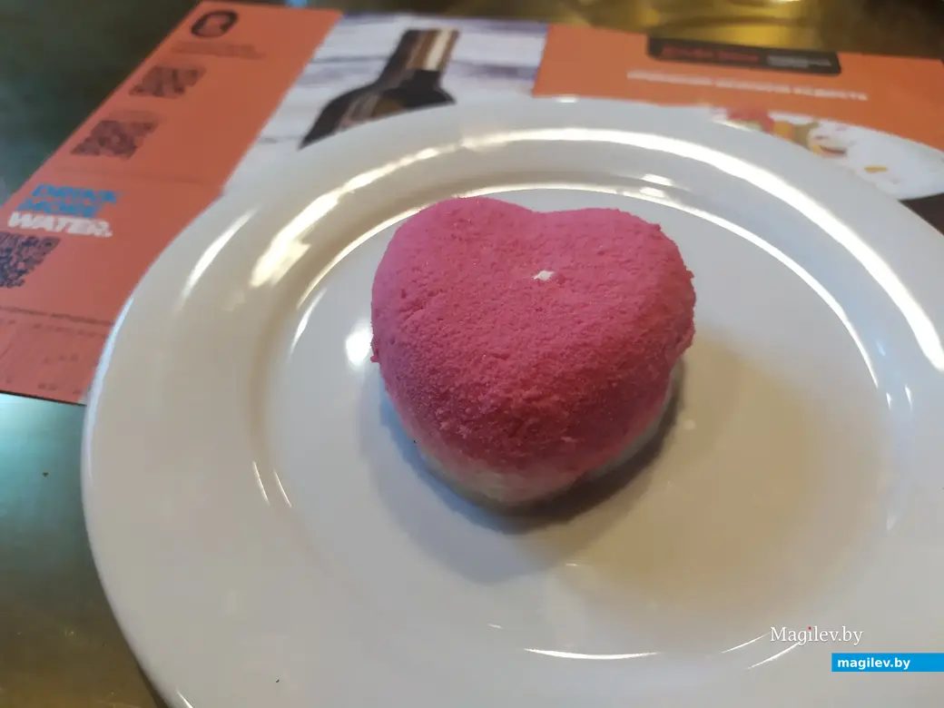 «Сердце Мартиши» – нежный муссовый десерт с клубничкой внутри. Могилев, 24.04.2023.