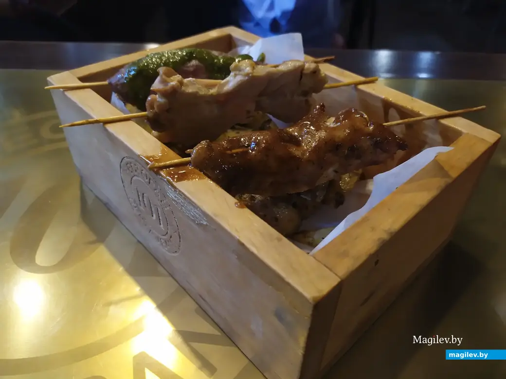 «Страсть Гомеса и Пагсли». Понравилась картошка и якитори из бедра цыпленка. Могилев, 24.04.2023.