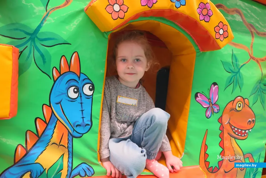 Апрель 2023 г. Могилев, детский центр «Йети и дети». Соня играла здесь около часа - заплатили, соответственно, 10 с хвостиком рублей.