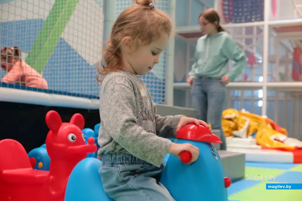 Апрель 2023 г. Могилев, детский центр «Йети и дети». Покаталась.
