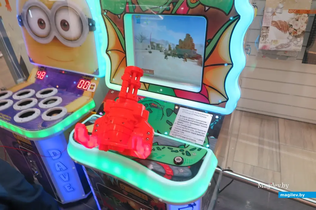 Апрель 2023 г. Могилев, детский центр «Йети и дети». Как можно было для малышей поставить стрелялку, где надо убивать людей, пусть и виртуально?