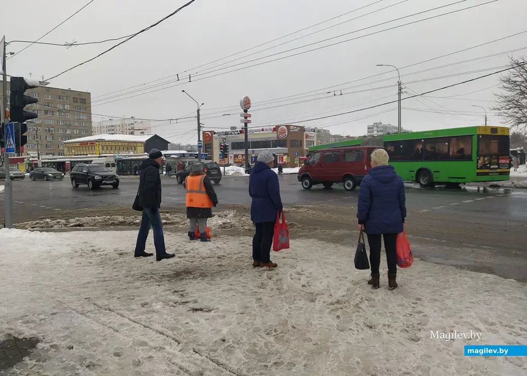 Пушкинский проспект. Могилев. 28 ноября 2022 года. На перекрестке с улицей Островского.