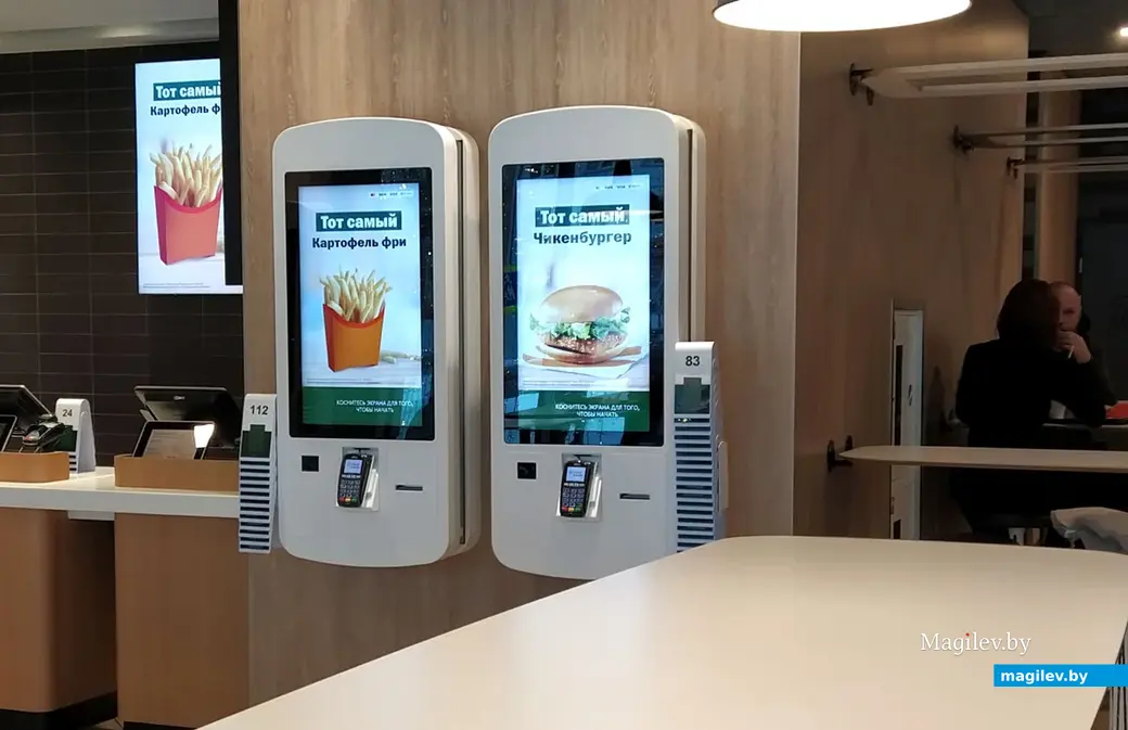 McDonald’s в Могилеве работает без названия. 28 ноября 2022 года.