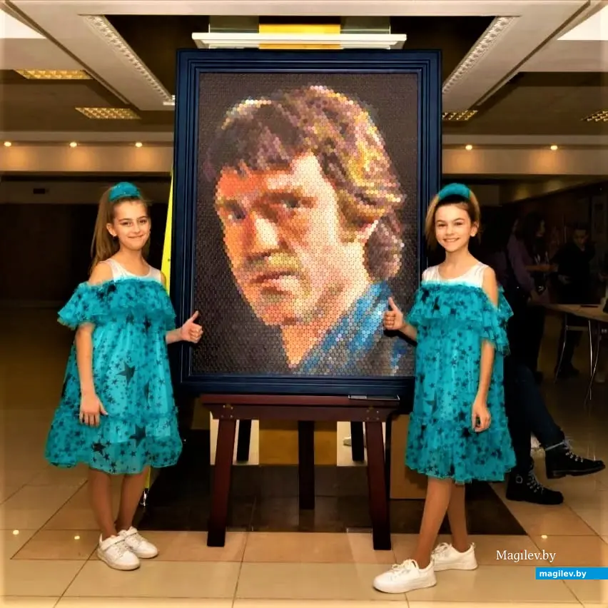 IV Международный фестиваль искусств «GomelFest». У картины Вадиса Красовского.