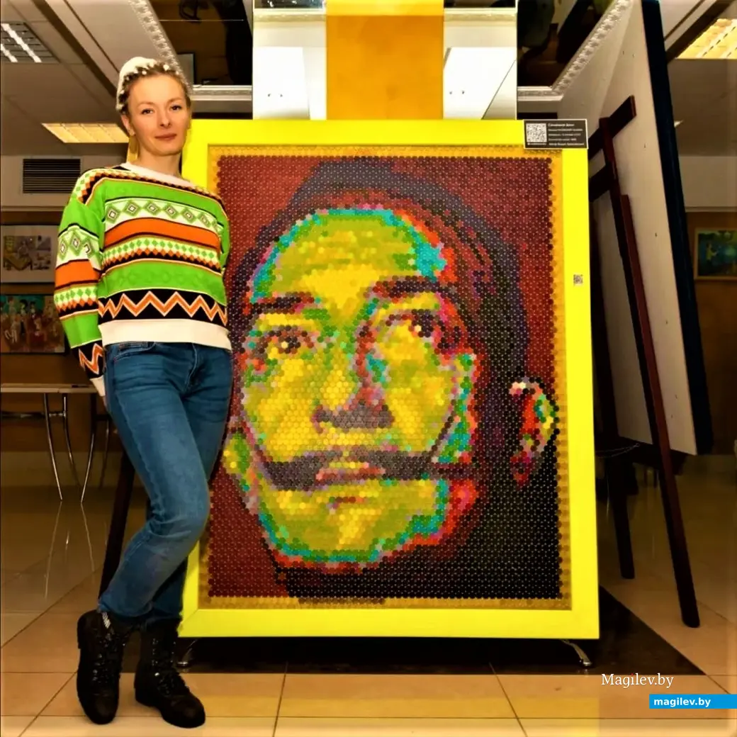 IV Международный фестиваль искусств «GomelFest». У картины Вадиса Красовского.