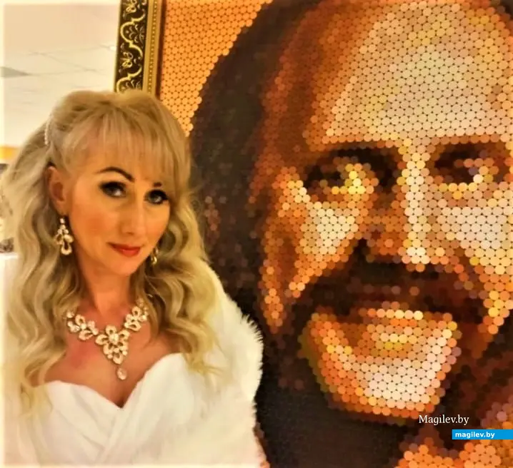 IV Международный фестиваль искусств «GomelFest». У картины Вадиса Красовского.