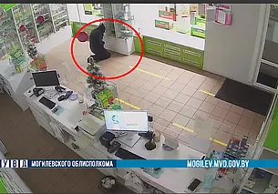 В Могилеве задержали вора, который вынес деньги из аптеки