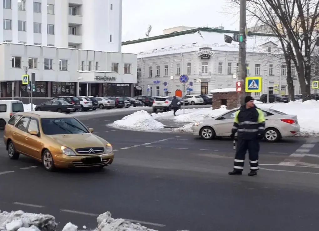 02.12.22г. Могилев, ДТП произошло на перекрестке улиц Миронова и Пионерской, сбили пешехода. Фото: УВД
