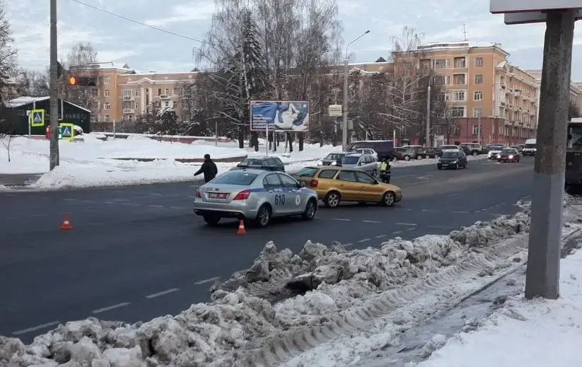 02.12.22г. Могилев, ДТП произошло на перекрестке улиц Миронова и Пионерской, сбили пешехода. Фото: УВД