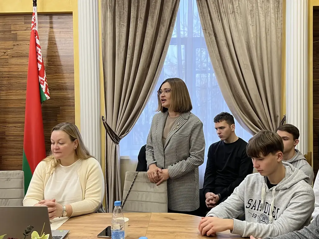 Во время торжественного открытия выставки книжного дара в БРУ. Фото: сайт bru.by.