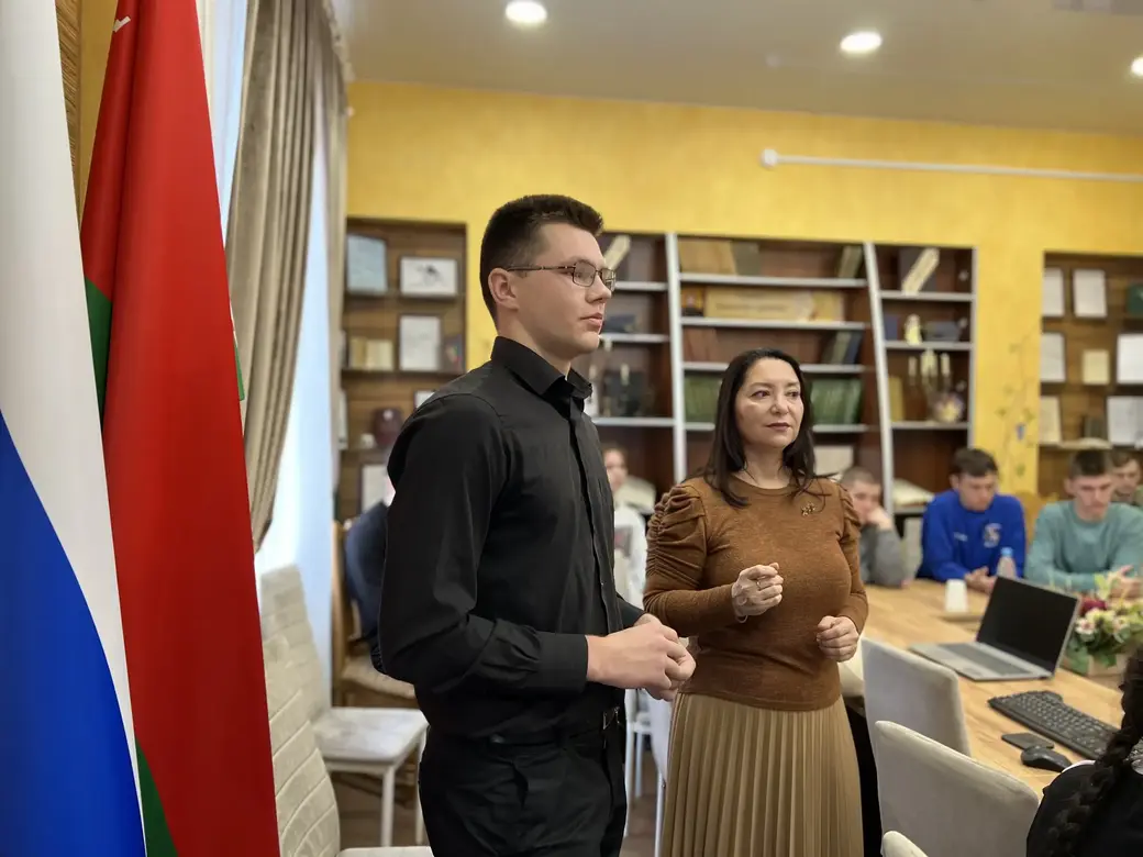 Во время торжественного открытия выставки книжного дара в БРУ. Фото: сайт bru.by.