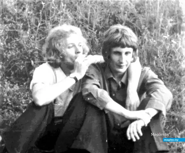 Своим присутствием Витя (слева) даже овраг Дубровенки в момент мог превратить в некий волшебный оазис. Могилев, 1973 год.