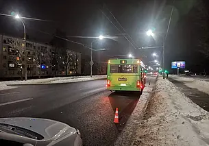 В Могилеве женщина переходила дорогу в неположенном месте: ее сбил автобус