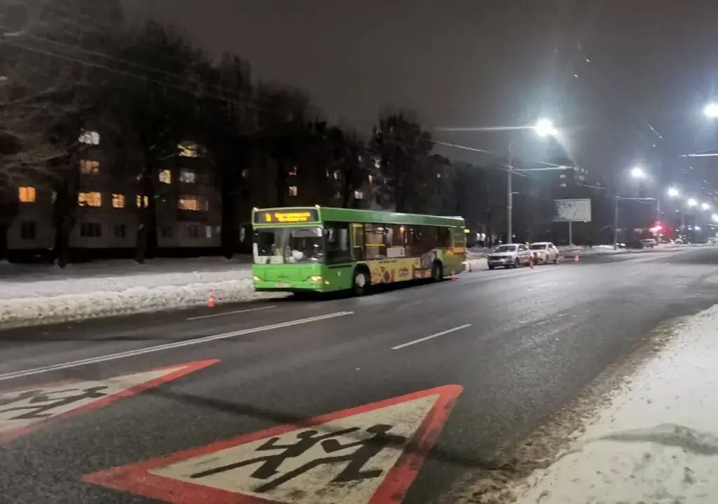 03.12.22г. В Могилеве женщина переходила дорогу в неположенном месте: ее сбил автобус. Фото: УВД Могилевского облисполкома.