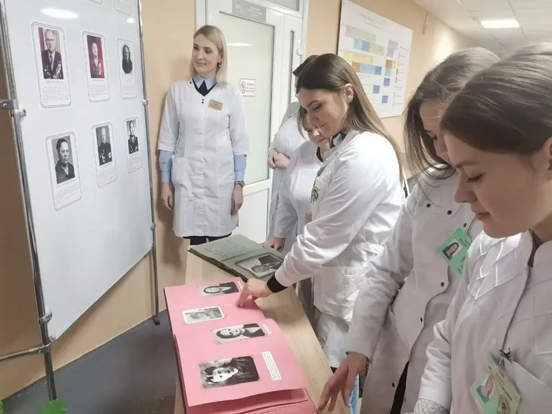 Во время открытия выставки. Могилевский медицинский колледж. Фото: med1.by