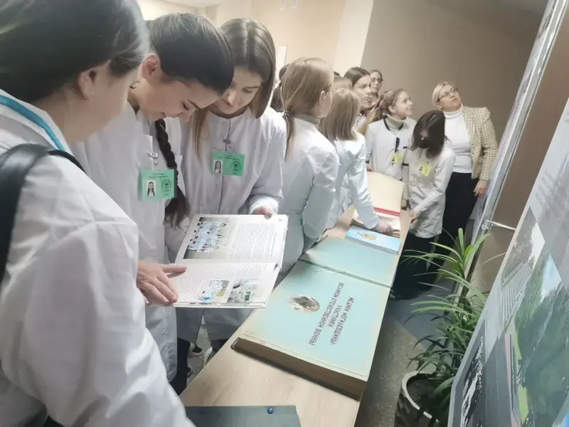 Во время открытия выставки. Могилевский медицинский колледж. Фото: med1.by