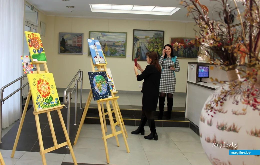 Выставка «Прикосновение к цвету». Выставочный зал. Могилев, 9 декабря 2022 года.