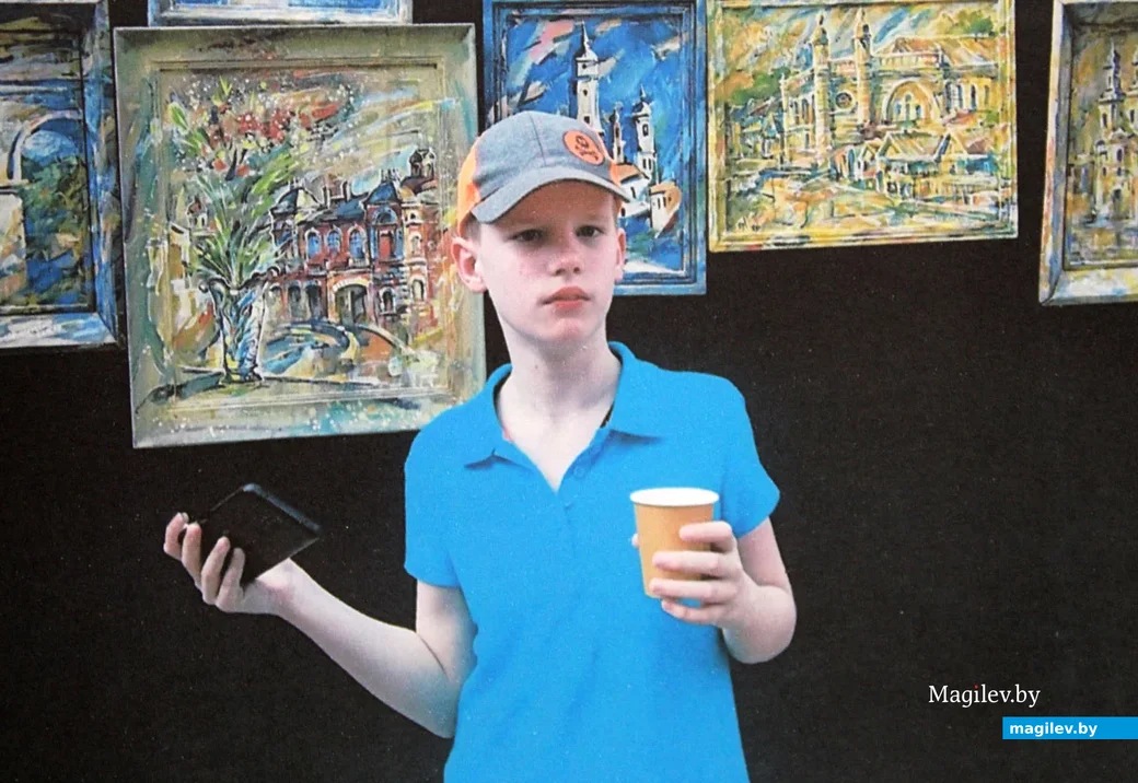 Выставка «Прикосновение к цвету». Выставочный зал. Могилев, 9 декабря 2022 года.