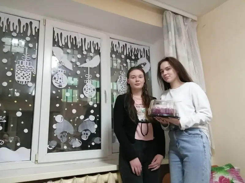 В Могилевском медицинском колледже прошел смотр-конкурс «Зимнее окошко». Фото с сайта med1.by