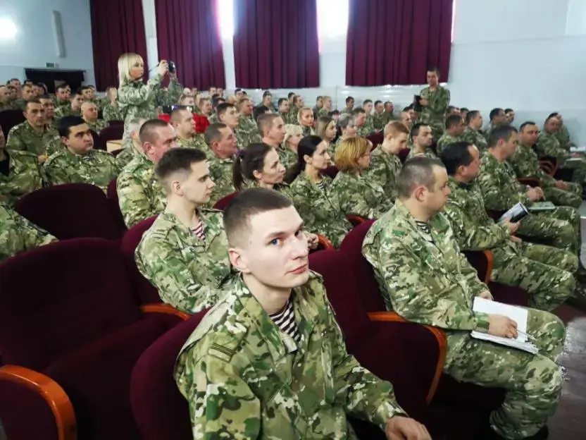 Встреча помощника Президента Республики Беларусь - инспектора по Могилевской области Леонида Мартынюка с военнослужащими в/ч 6713. Фото: сайт Mogilevnews.by.