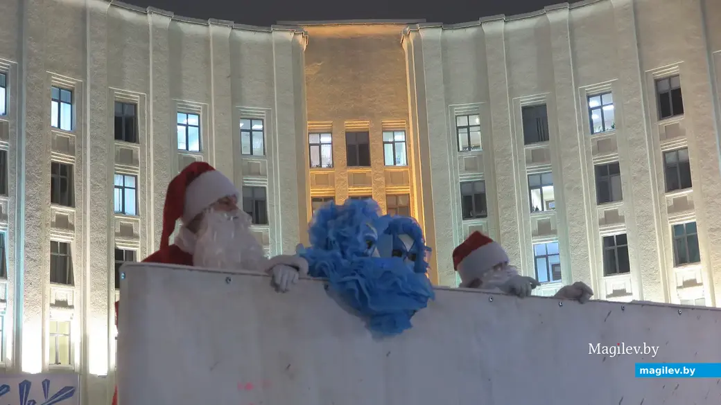 15.12.2022 г. Могилев, пл.Ленина. На главной елке Могилева зажгли новогодние огни