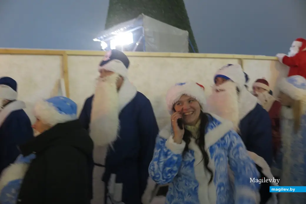 15.12.2022 г. Могилев, пл.Ленина. На главной елке Могилева зажгли новогодние огни