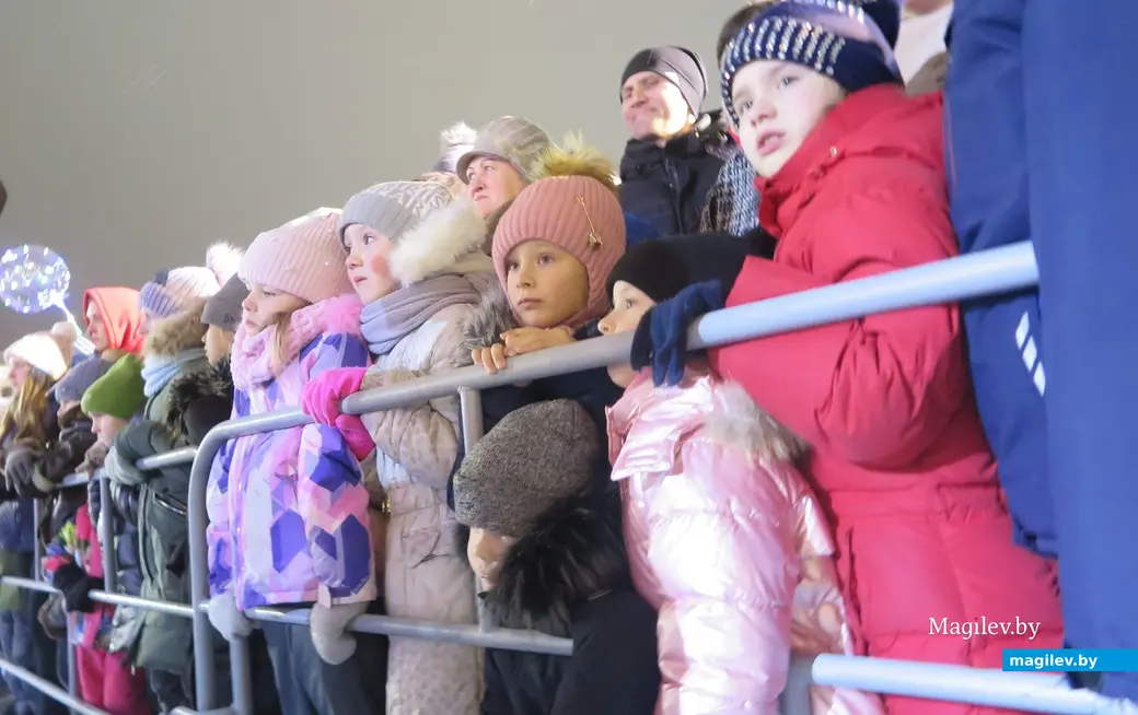 15.12.2022 г. Могилев, пл.Ленина. На главной елке Могилева зажгли новогодние огни