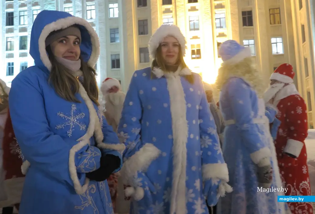 15.12.2022 г. Могилев, пл.Ленина. На главной елке Могилева зажгли новогодние огни
