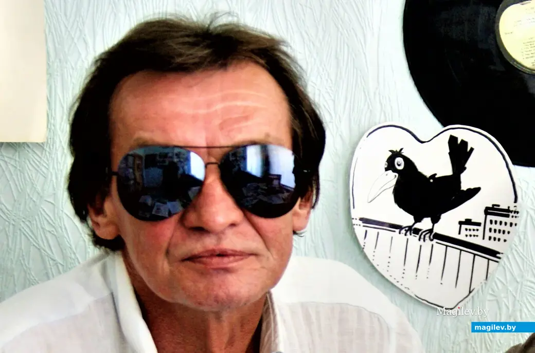 А еще Александр Пьянзин страстно хотел сыграть Ворону (справа на рисунке) в спектакле по, пардон, моей пьесе «Черная волшебница»... Могилев, 2014 год.