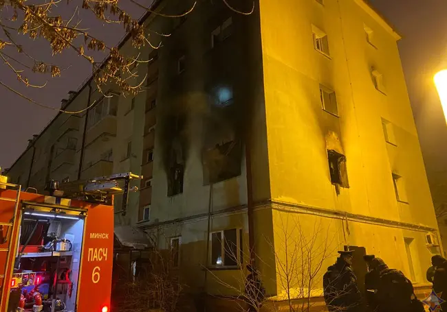 Взрыв и пожар в жилом доме в Минске: погибли шесть человек, среди них ребенок