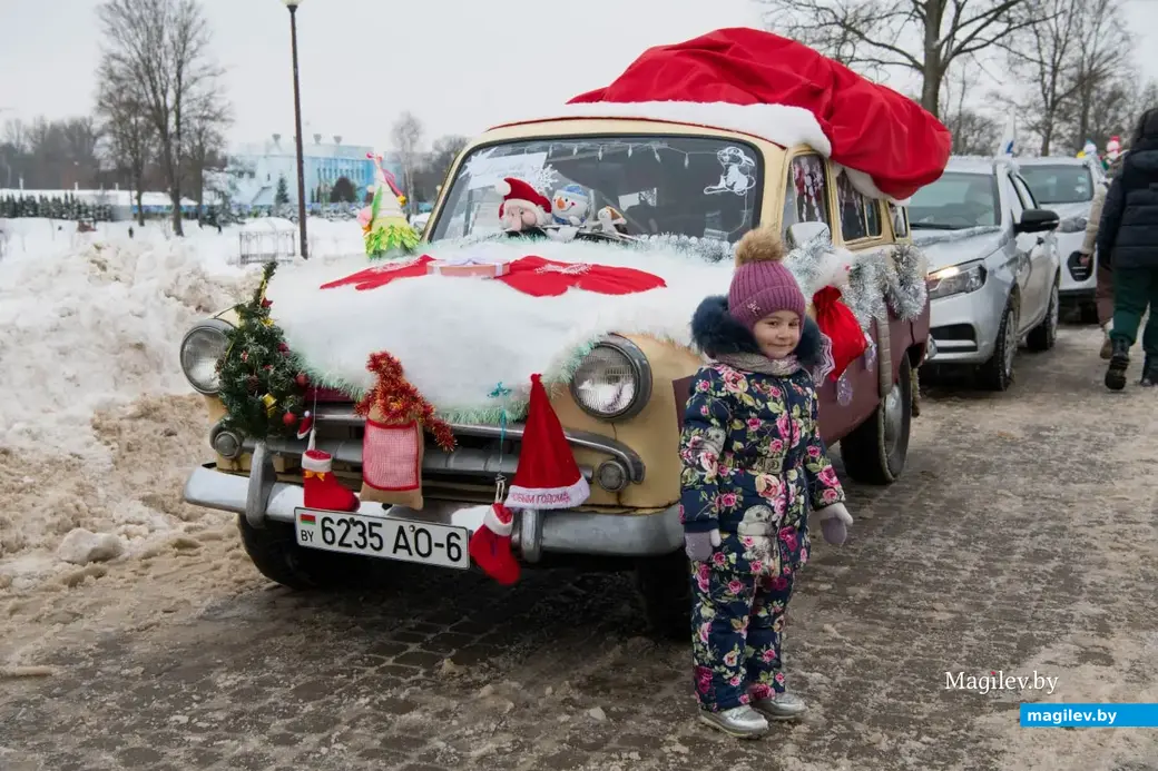 Могилев, 17 декабря 2022 года. В гостях у сказки. Открытие Домика Деда Мороза в Подниколье.