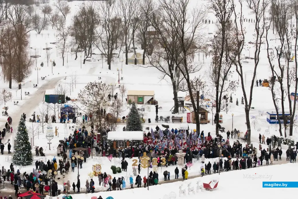 Могилев, 17 декабря 2022 года. В гостях у сказки. Открытие Домика Деда Мороза в Подниколье.