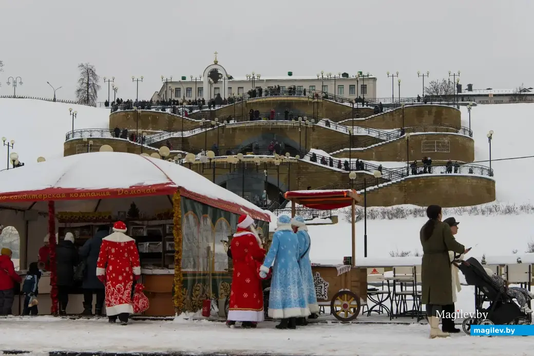 Могилев, 17 декабря 2022 года. В гостях у сказки. Открытие Домика Деда Мороза в Подниколье.