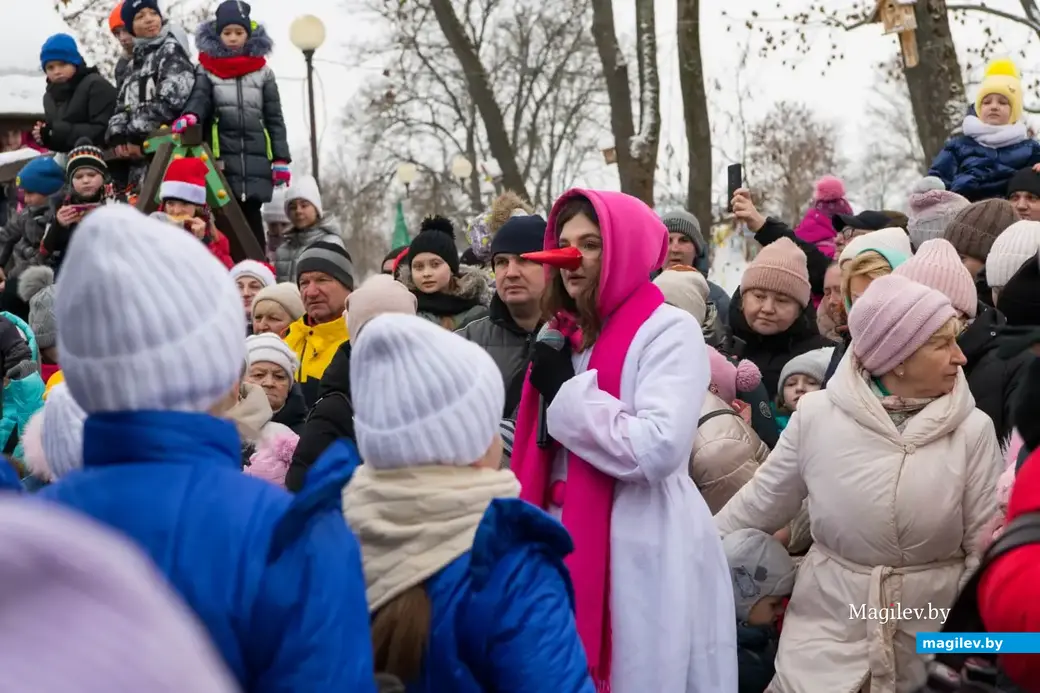 Могилев, 17 декабря 2022 года. В гостях у сказки. Открытие Домика Деда Мороза в Подниколье.