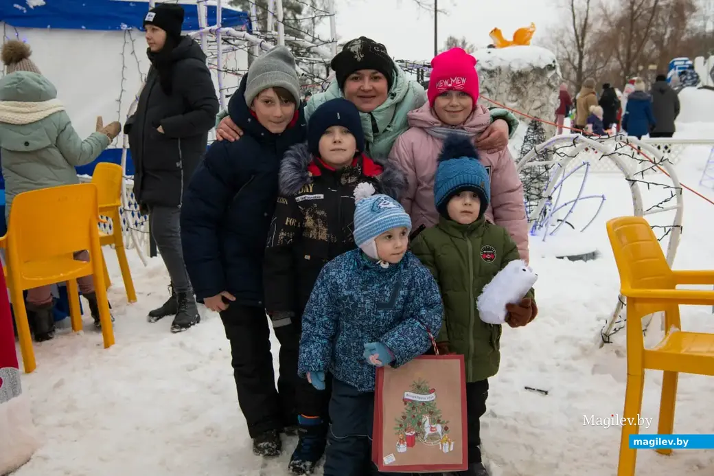Могилев, 17 декабря 2022 года. В гостях у сказки. Открытие Домика Деда Мороза в Подниколье.