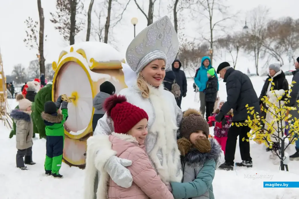 Могилев, 17 декабря 2022 года. В гостях у сказки. Открытие Домика Деда Мороза в Подниколье.