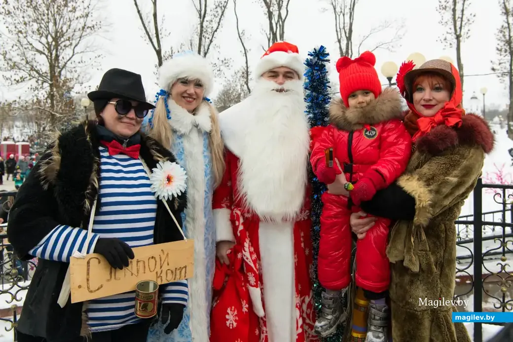 Могилев, 17 декабря 2022 года. В гостях у сказки. Открытие Домика Деда Мороза в Подниколье.