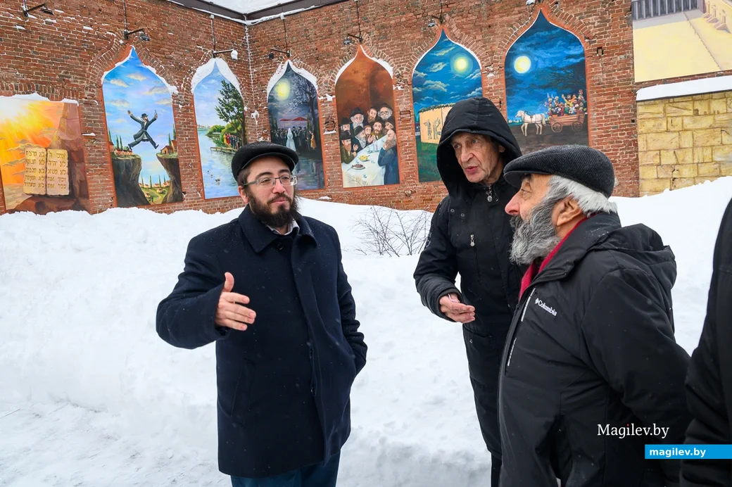 18.12.2022, Бобруйск. Перед концертом гости посетили Бобруйскую синагогу и еврейский дворик на