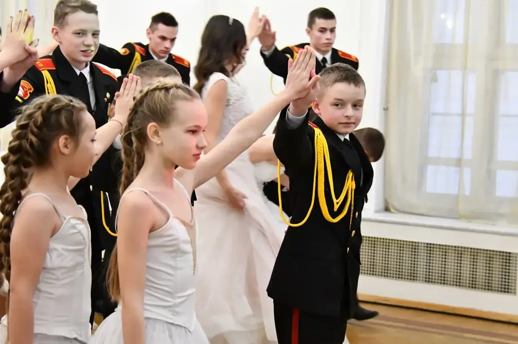 Рождественский кадетский бал. Могилев, 19 декабря 2022 года. Фото телеграмм-канал «Милиция Могилевщины».