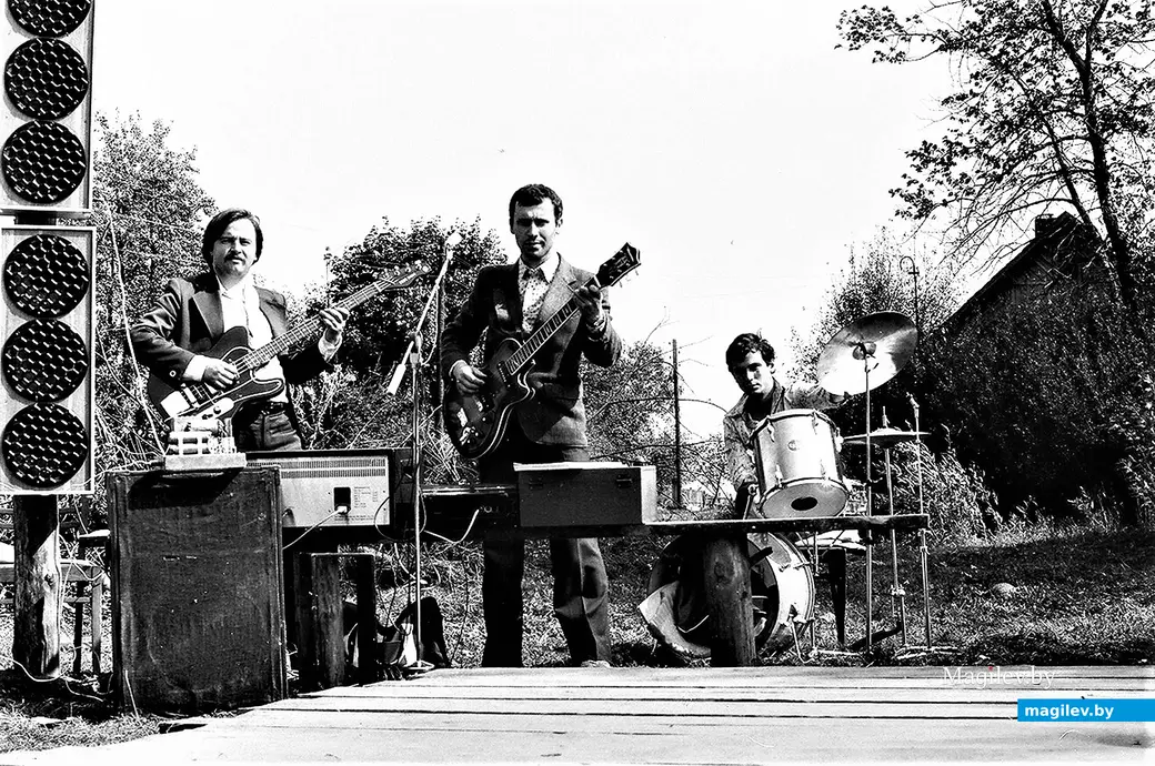 Ростислав Пилиховскмй (слева) начинал на фортепиано, а продолжил потом – на гитаре, 1970-е годы.