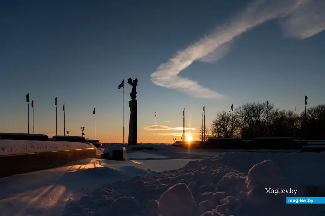 Декабрь 2022 г. Могилев. Закат на площади Славы