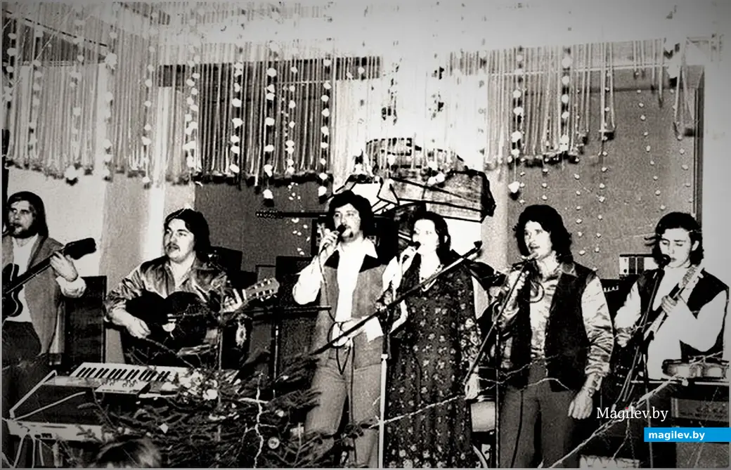ВИА «Романтики»: С наступающими вас, друзья! Могилев, середина 1970-х.