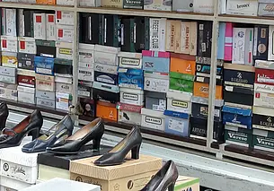 Попались на краже: двое молодых людей хотели вынести из магазина неоплаченные вещи