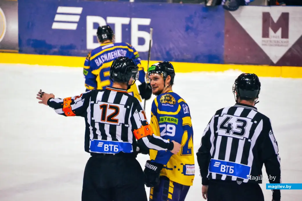 20.12.2022 состоялась первая встреча в двухматчевой серии между могилевскими хоккеистами и «Динамо Молодечно». Команды сыграли между собой 20-го декабря в рамках