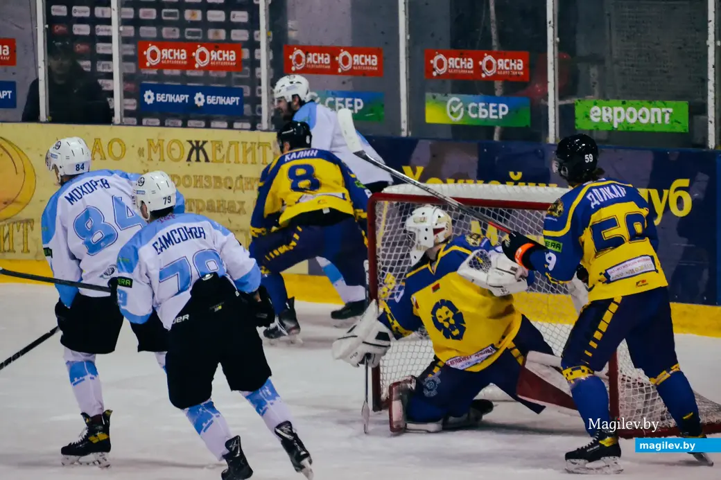 20.12.2022 состоялась первая встреча в двухматчевой серии между могилевскими хоккеистами и «Динамо Молодечно». Команды сыграли между собой 20-го декабря в рамках