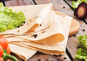 Конвертики из лаваша с ветчиной и сыром: для тех, кто устал думать, что приготовить на завтрак