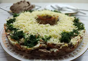 Готовим сами: салат из куриной печенки с грибами