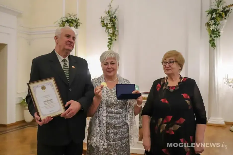 В отделе ЗАГС Могилевского горисполкома чествовали супружеские пары. Фото: Mogilevnews.by